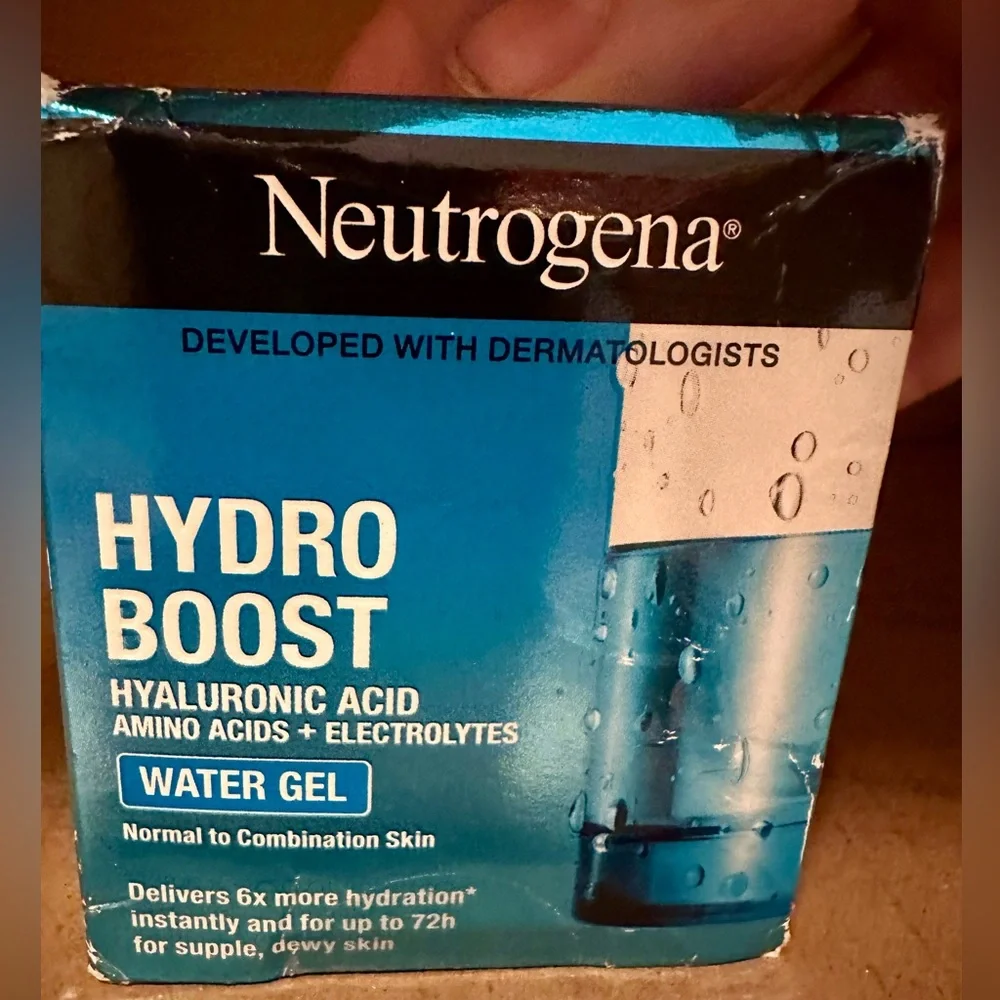Neutrogena Hydro Boost Water Gel, Hyaluronic Acid Hydrating Facial Moisturizer - Picture 2 of 7